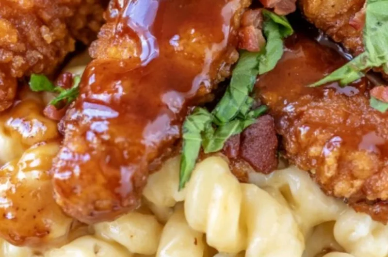 Delicious honey pepper mac and cheese inspired by Applebee's recipe.