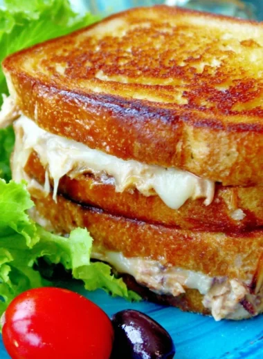 Delicious tuna melt sandwich with melted cheese and flaky tuna on toasted bread